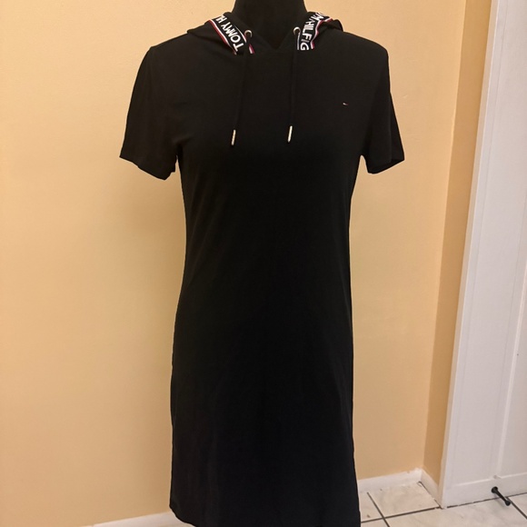 LIKE NEW TOMMY HILFIGER SIZE S - Picture 1 of 7
